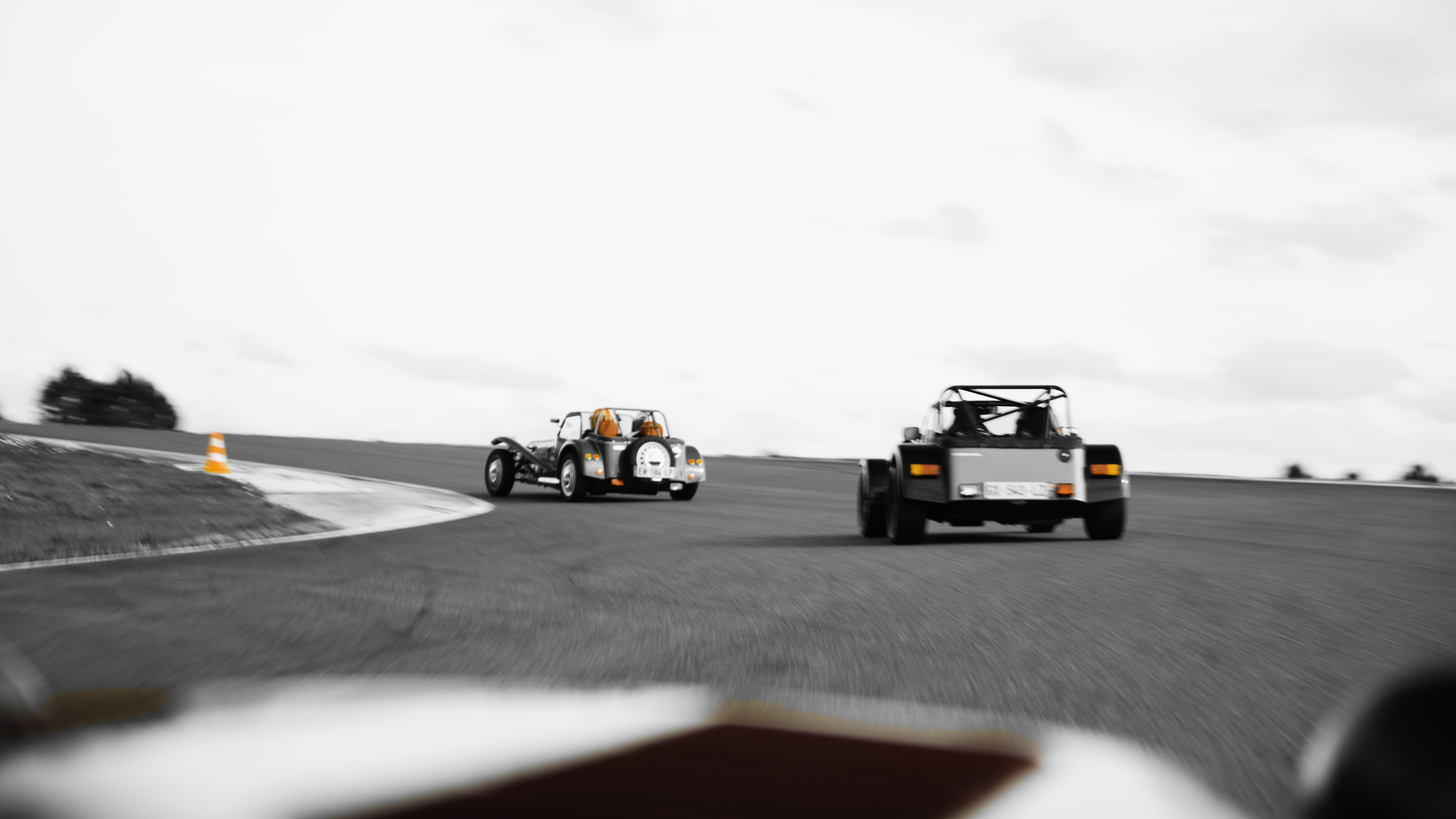 caterham_sur_circuit_de_haute_saintonge